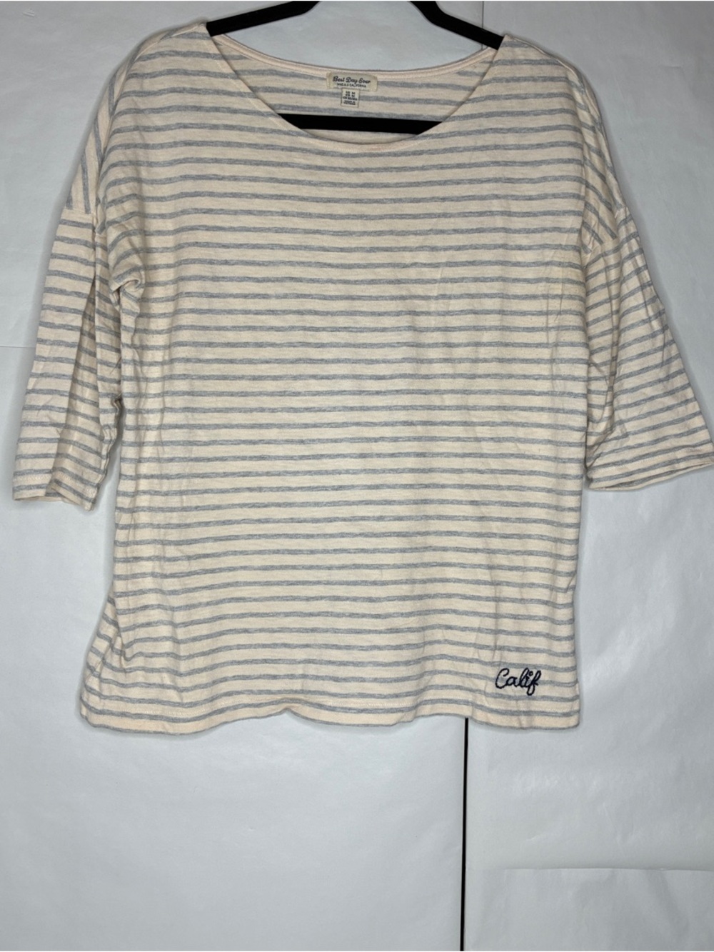 Striped Short Sleeve Crewneck Tee in Cream & Light Gray